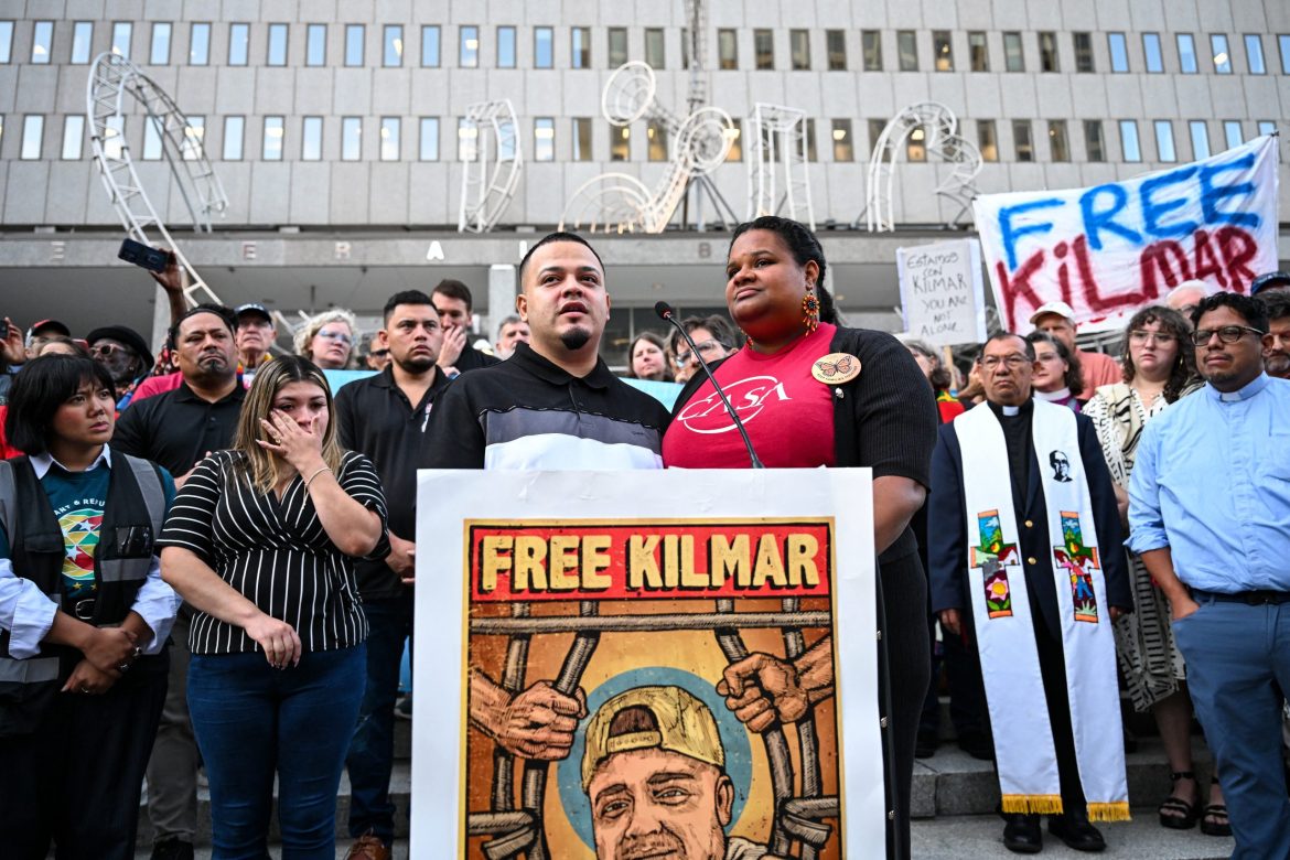 ‘A forceful stand for our constitution’: judge orders release of Kilmar Ábrego García